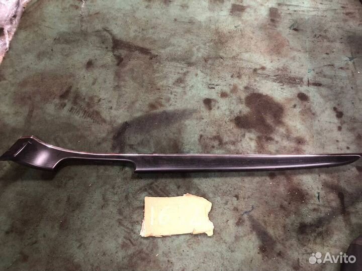 Накладка дверной карты левой передней Jeep wk2