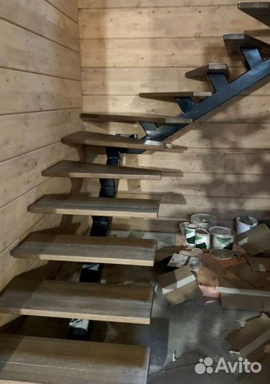 Лестница с забежными ступенями в коттедж