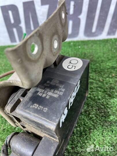 Блок клапанов пневмоподвески Audi A8 2002-2009 151