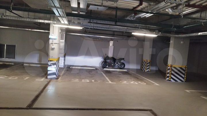 Машиноместо, 14 м²