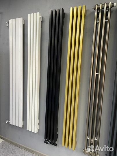 Белый горизонтальный радиатор c нижним подключение