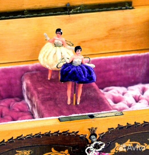 Редкая Музыкальная Шкатулка с Двумя Балеринами
