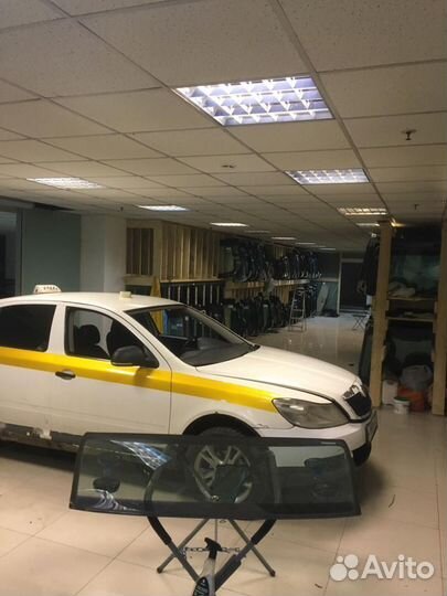 Лобовое стекло Шкода Октавия