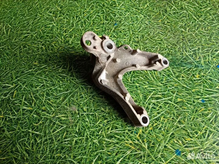 Кронштейн опоры Коробки передач Рено Логан 2 2014г