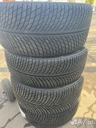 Michelin Pilot Alpin 5 SUV 285/45 R22 и 325/40 R22
