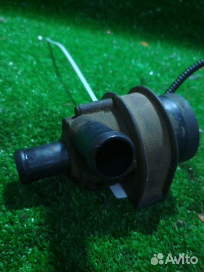 Помпа водяная Audi A1 2008