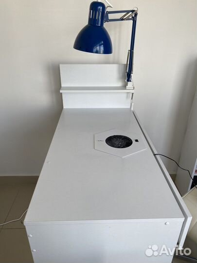 Маникюрный стол