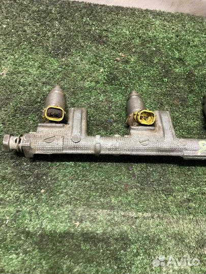 Топливная рейка Toyota Carina седан 1.6 4AFE 1996