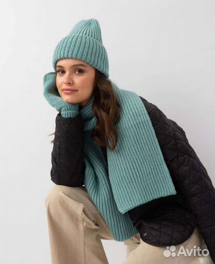 Комплект шапка, шарф и варежки новый