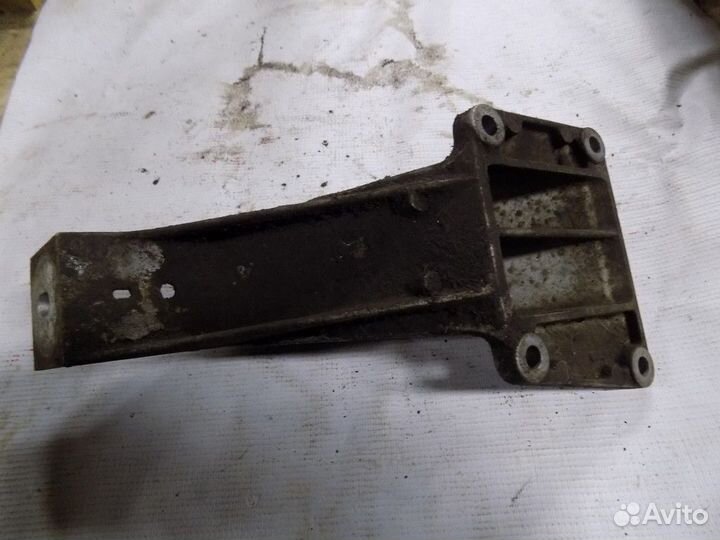 Кронштейн двигателя левый 5-серия E39 1995-2003