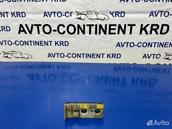 Крепление бампера переднее правое Nissan Elgrand