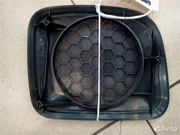Решетка динамика на заднюю полку Mitsubishi Lance