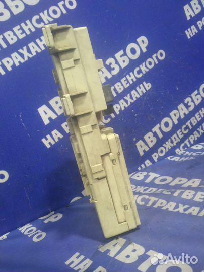 Блок предохранителей салона Dodge Stratus седан