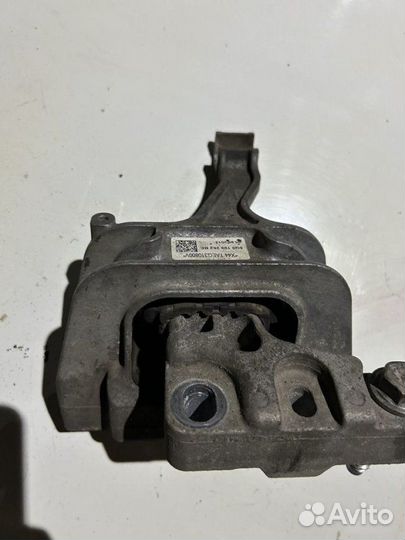 Опора двигателя правая Skoda Octavia A7