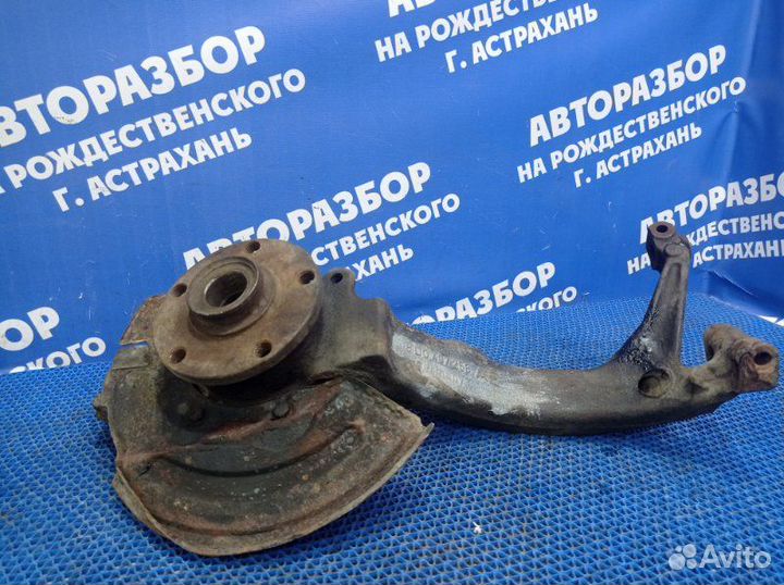 Передний правый поворотный кулак Audi A6C5 седан