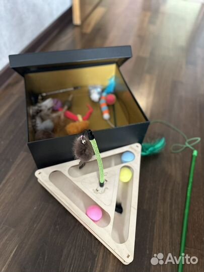 Когтеточка / домик для кошки + игрушки в подарок