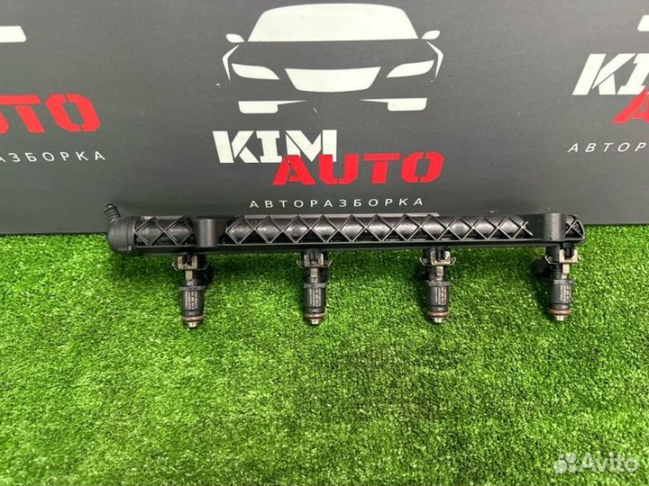 Топливная рейка с форсунками Skoda Octavia A7 1.6