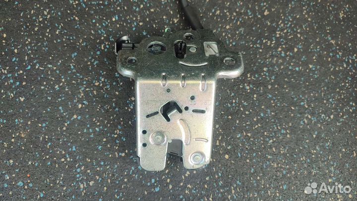 Замок крышки багажника Audi A3 A6 c7