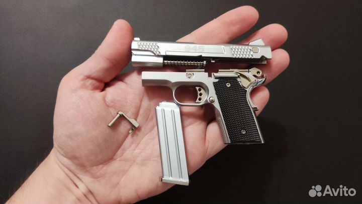 Коллекционная модель S&W 945 масштабе 1 к 2