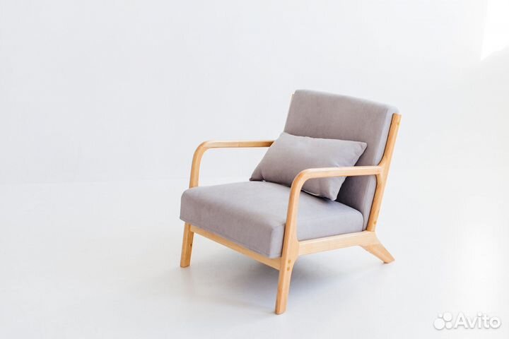 Кресло из дерева