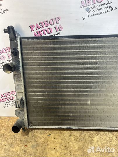 Радиатор охлаждения двигателя Fiat Albea