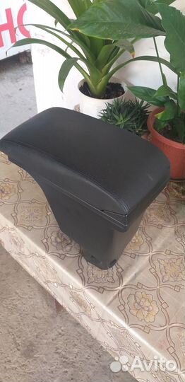 Подлокотник на kia rio 3