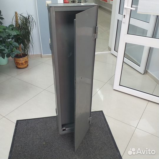 Продам сейф под оружейным