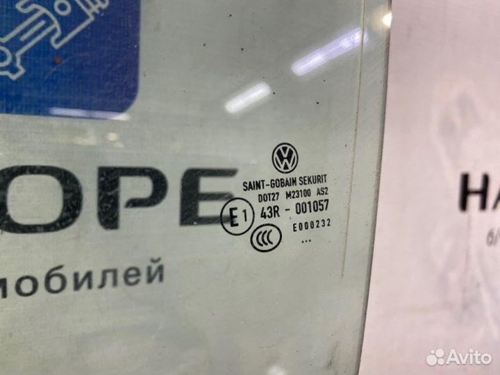 Стекло двери заднее левое Volkswagen Golf MK5 caxa