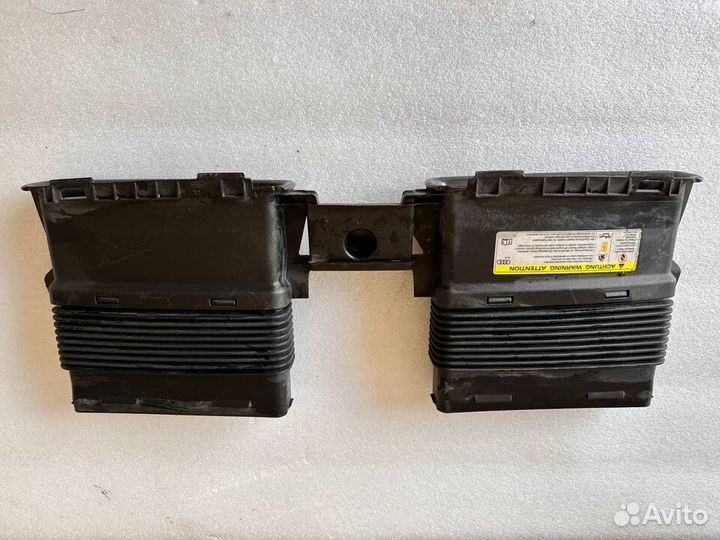 Воздуховод Audi Q7 Q8 Touareg CR 4M0129510D