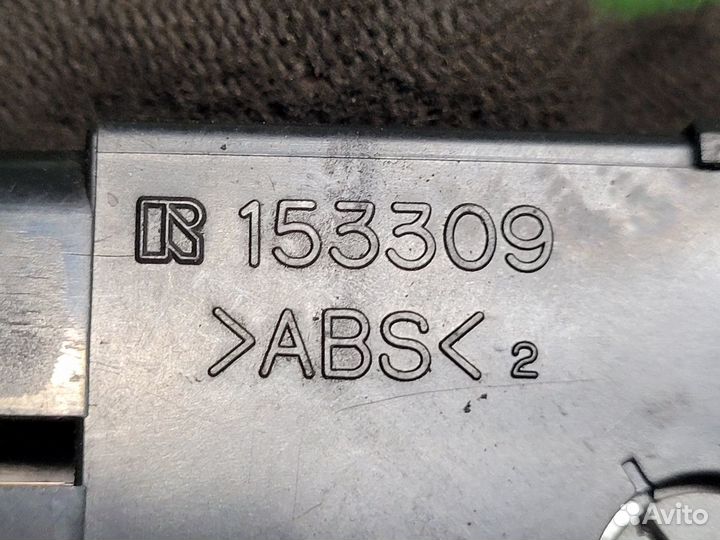 Кнопка аварийной сигнализации Toyota Avensis T220