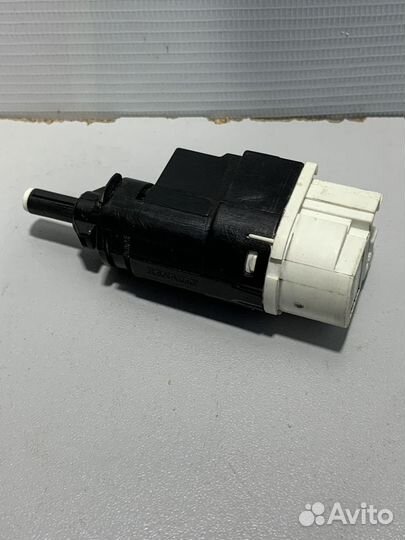 Датчик включения стоп сигнала Лягушка Renault kapt