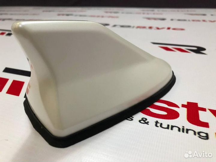 Антенна акулий плавник белый перламутр H104