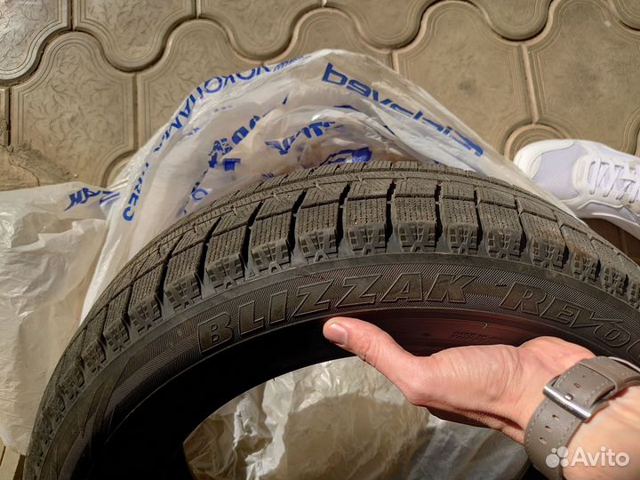 Bridgestone Blizzak Revo1 185/60 R15