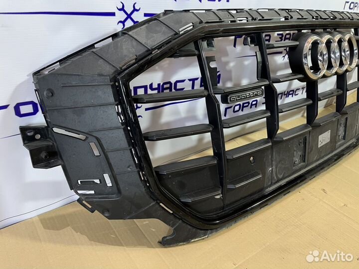 Решетка радиатора Audi Q8