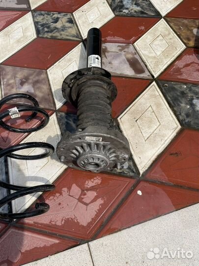 Стойка передняя левая в сборе