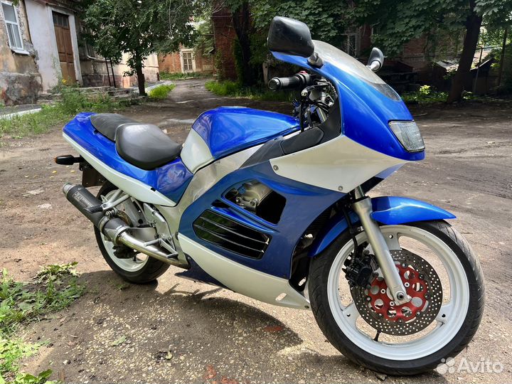 Suzuki RF400