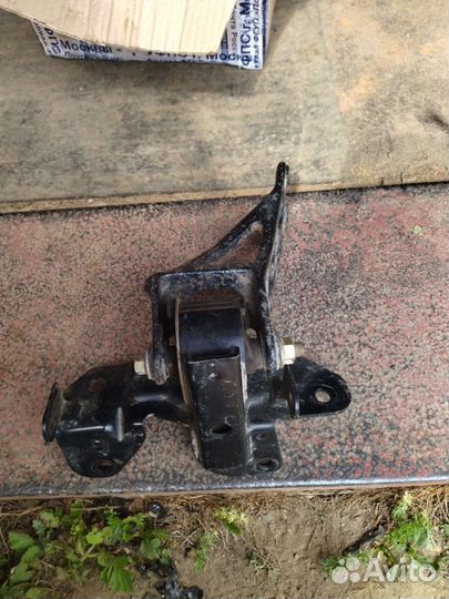 Подушка двигателя левая, правая, задняя