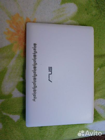 Нетбук asus