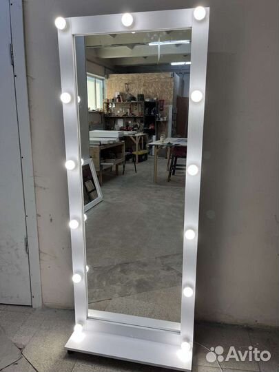 Гримерное зеркало в полный рост