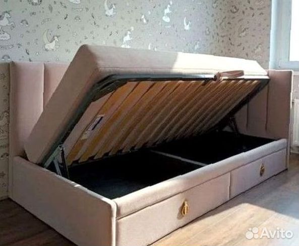 Кровать детская с мягкой спинкой