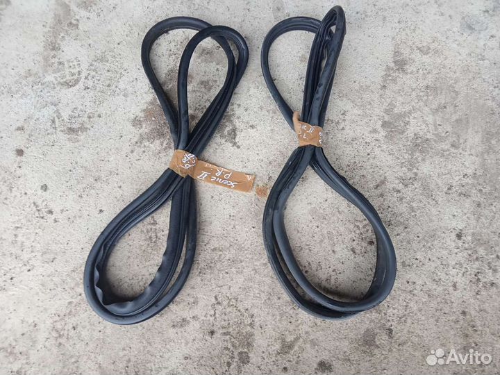 Уплотнительная резинка двери scenic 2