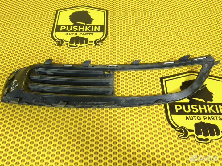 Накладка противотуманной фары передняя левая Opel