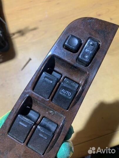 Блок стеклоподъемника передний правый Toyota