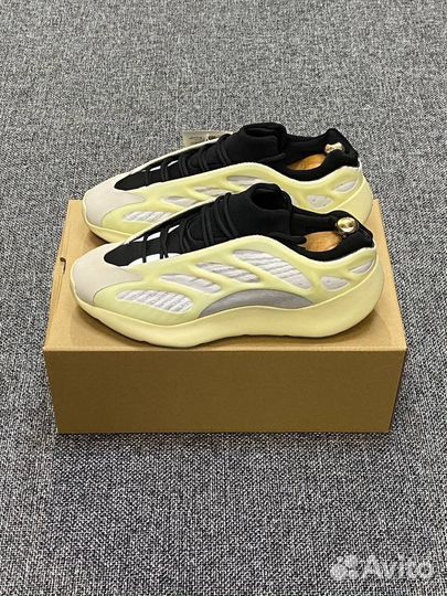 Кроссовки adidas yeezy boost 700 v3