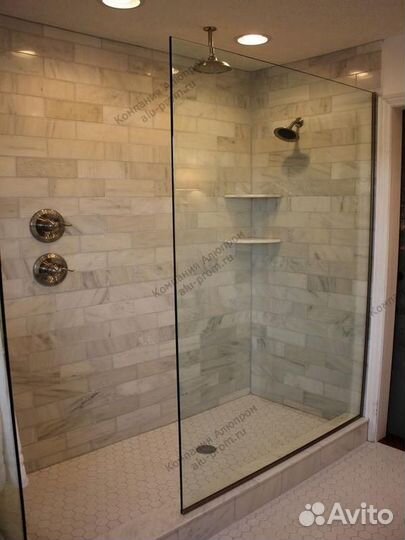 Стеклянные душевые перегородки
