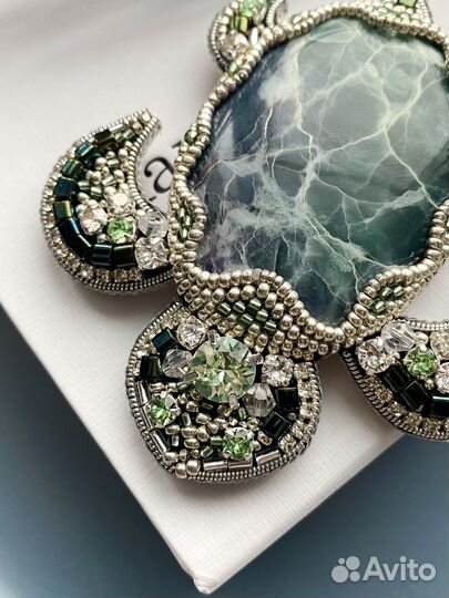 Брошь черепаха с офитом