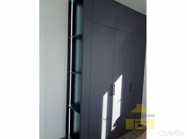 Шкаф двухстворчатый