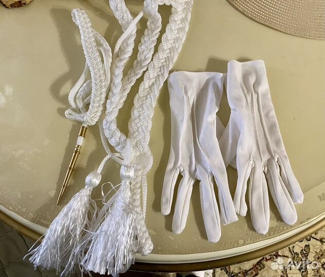 Аксельбант кадетский и перчатки