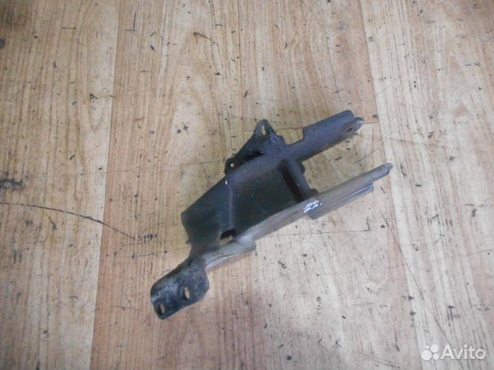 Кронштейн опоры двигателя Suzuki Baleno 1995-1998