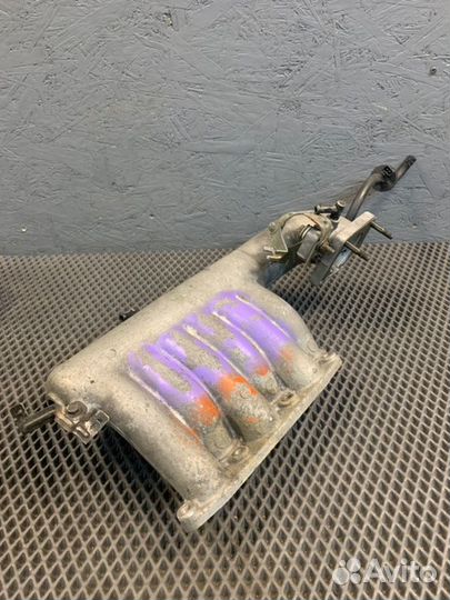 Коллектор впускной левый Kia Carnival K5M 2.5 2005